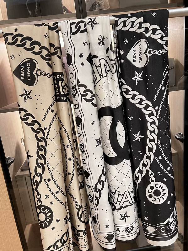 Chanel silk scarf 180X90cm E030120